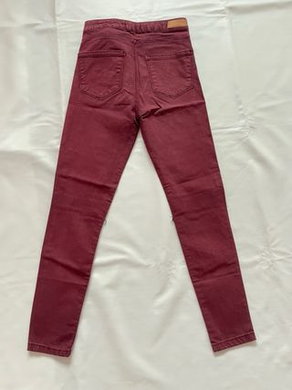 Pantalón burdeos pitillos SuiteBlanco