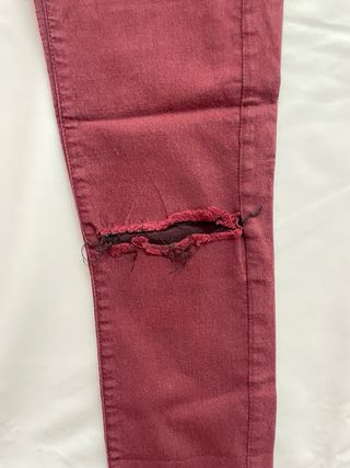 Pantalón burdeos pitillos SuiteBlanco