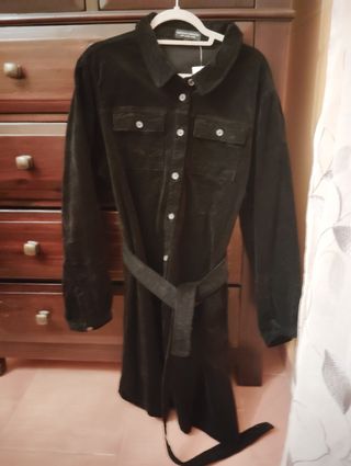 Vestido negro estilo vaquero en pana