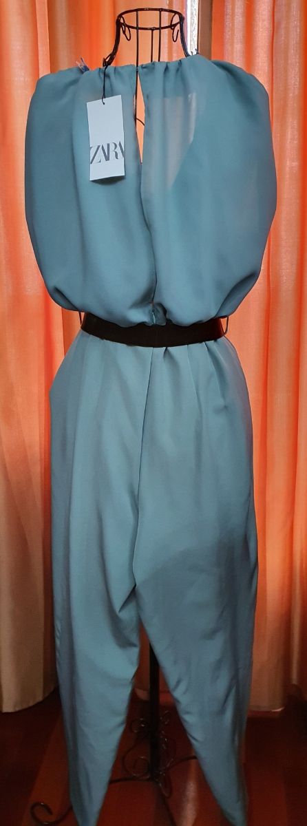 Mono frunces hombreras cinturón zara.