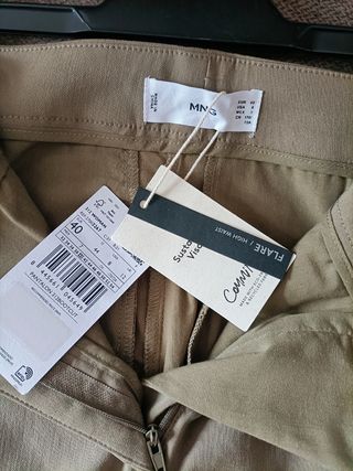 Pantalón flare de Mango