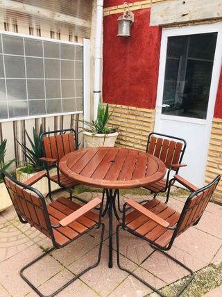 Mesa y sillas jardin
