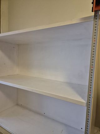 Estanteria  blanca en madera