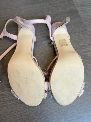 Sandalias de tacon rosa maquillaje con pompon bu