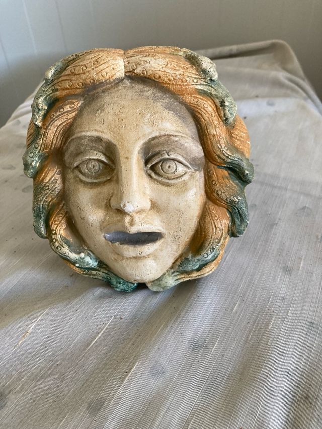 Máscara de alabastro griega