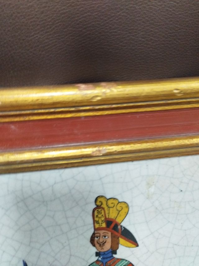 Cuadros cerámica antigua motivos militares.