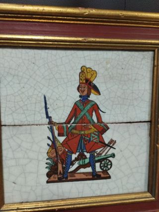 Cuadros cerámica antigua motivos militares.