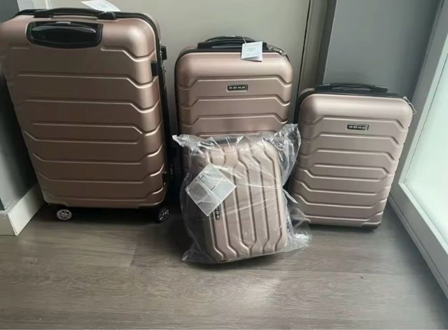 Set valigia da viaggio Nuovo.