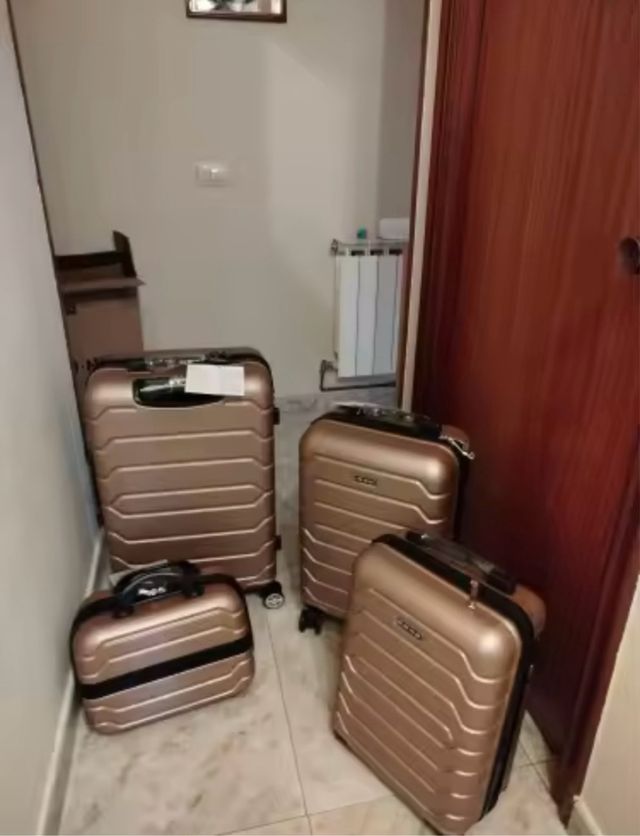 Set valigia da viaggio Nuovo.