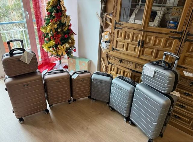 Set valigia da viaggio Nuovo.