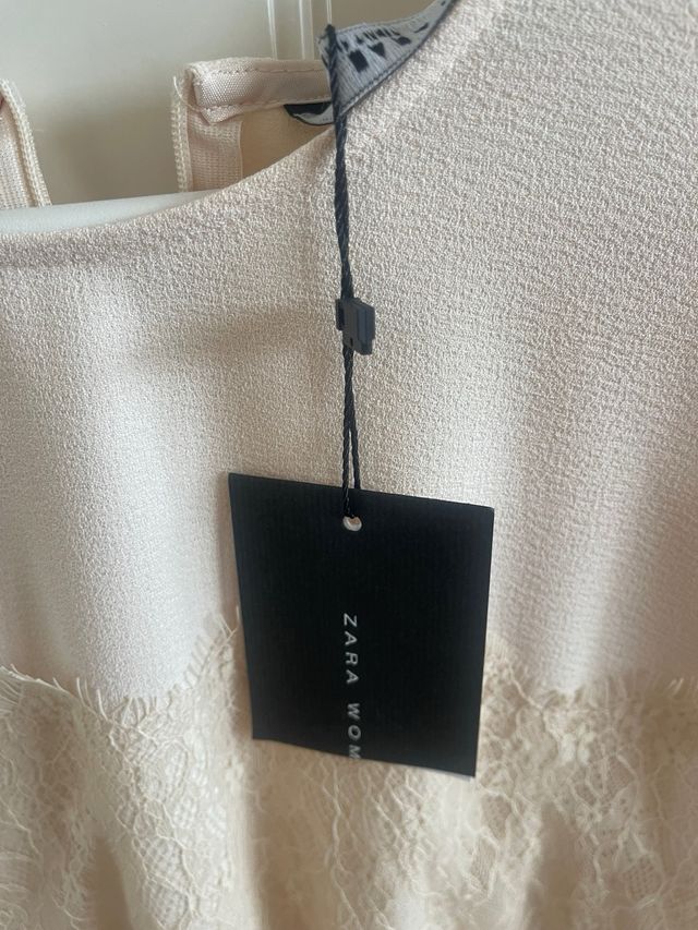 Blusa de crepe y encaje rosa maquillaje