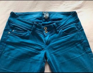 Vaqueros azul eléctrico S Bershka
