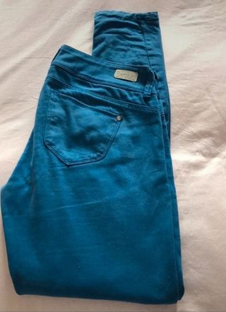 Vaqueros azul eléctrico S Bershka