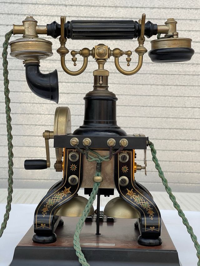 Teléfono L.M. Ericsson Skeletal