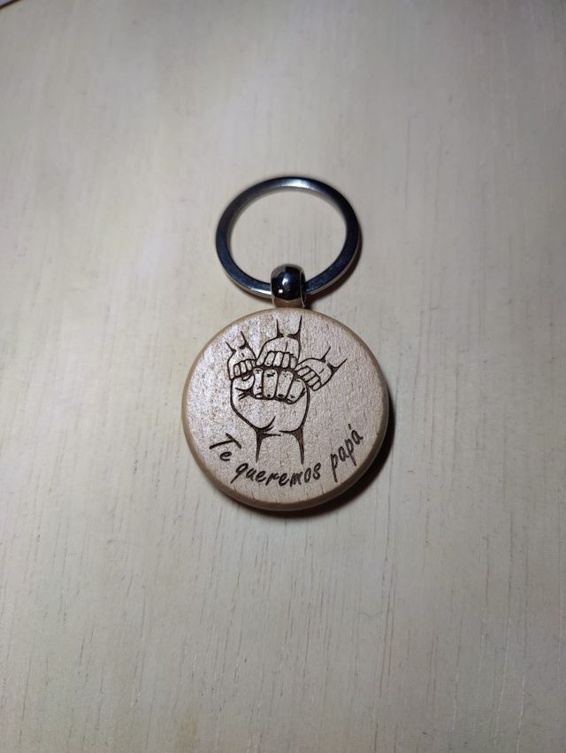 Llaveros para regalar en madera