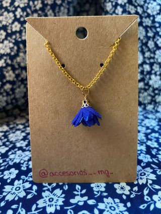 Colgante petalo azul oscuro