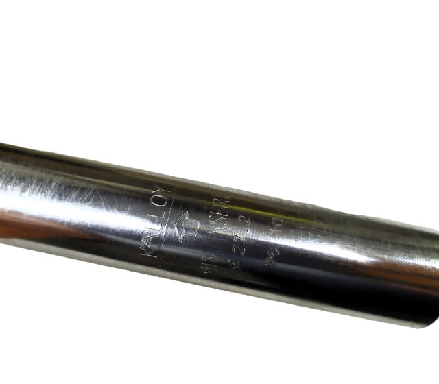 Tija de sillín de 27,2mm. de diametro.