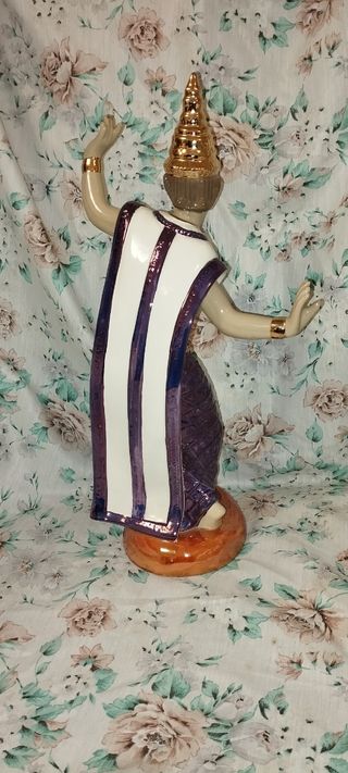 Figura de porcelana baño en oro