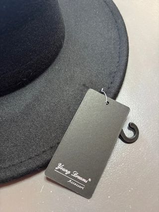 Cappello nero di panno