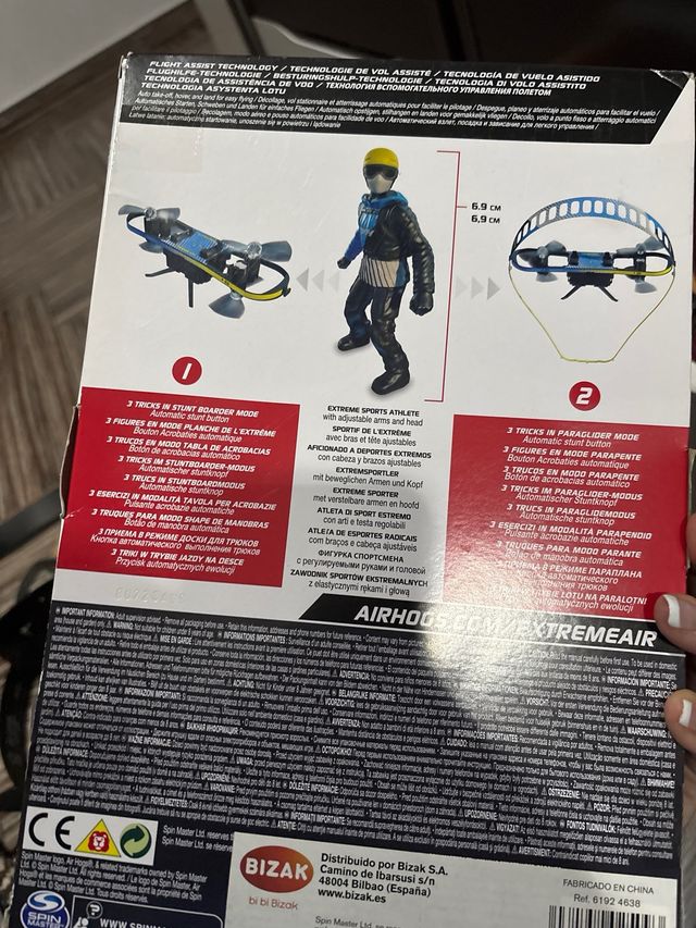 Muñeco drong volador con mando