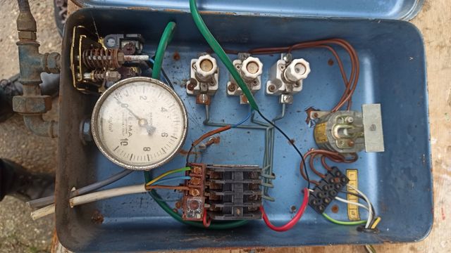 Marcha-paro de bomba de agua