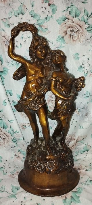 Figura amantes bronce