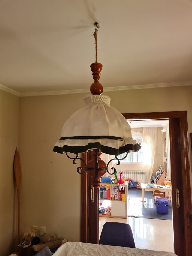 Lampara vintage fierro morjado, madera y tela