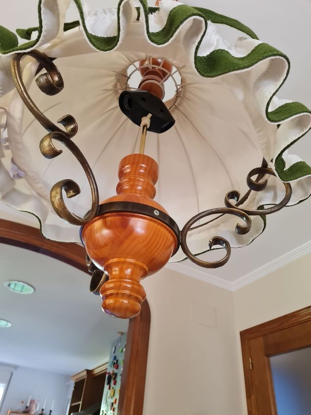 Lampara vintage fierro morjado, madera y tela