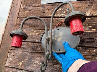 Lampada da muro antica in ottone