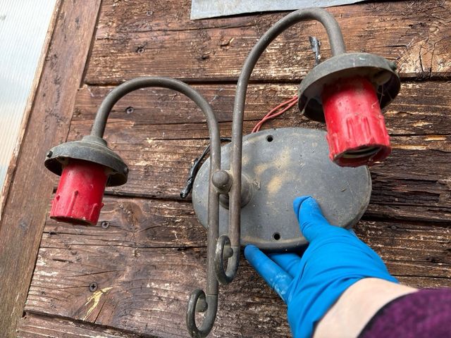 Lámpara de pared de latón envejecido