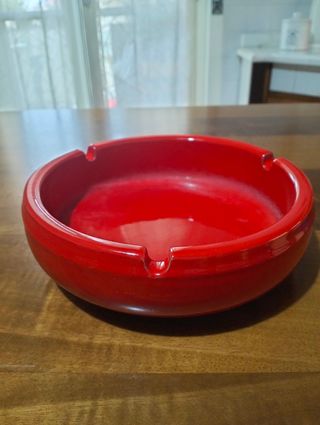 Posacenere in ceramica.