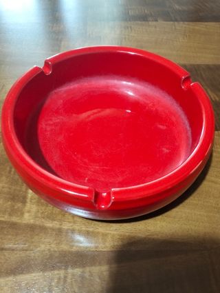 Posacenere in ceramica.