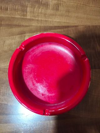 Posacenere in ceramica.