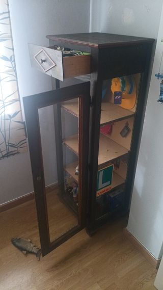Vitrina antigua de madera