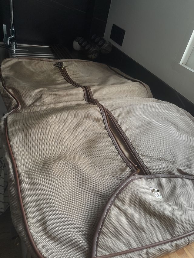 Portatrajes y maleta