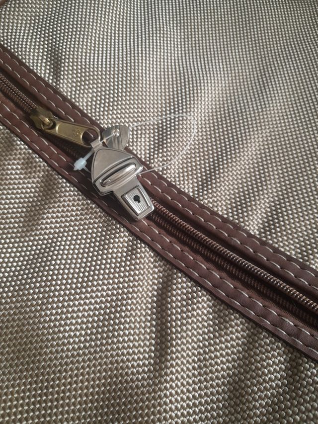 Portatrajes y maleta