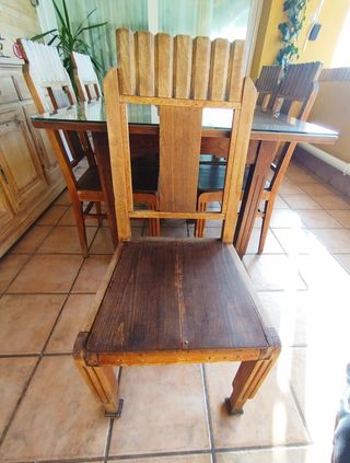 Mesa y 6 sillas de madera maciza restaurada