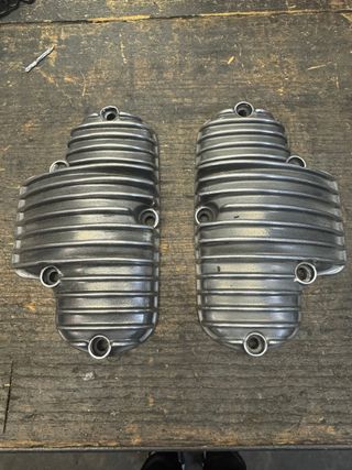 Ducati. Tapas balancines. Culata mas recambio