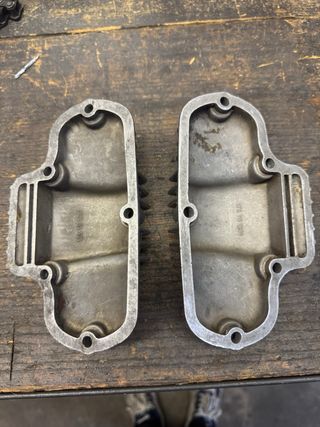 Ducati. Tapas balancines. Culata mas recambio