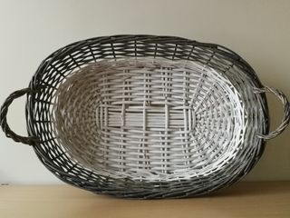 Cesta de mimbre de 2 colores con asas