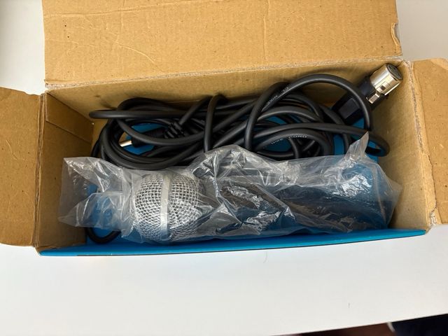 Micrófono dinámico semiprofesional