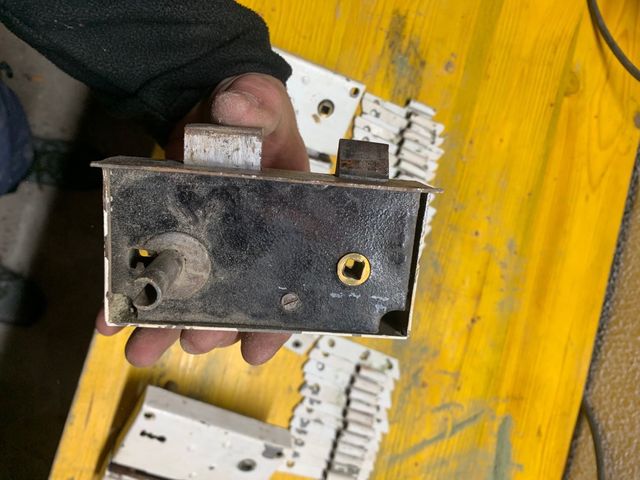 Cerraduras de parche con picaporte antiguas