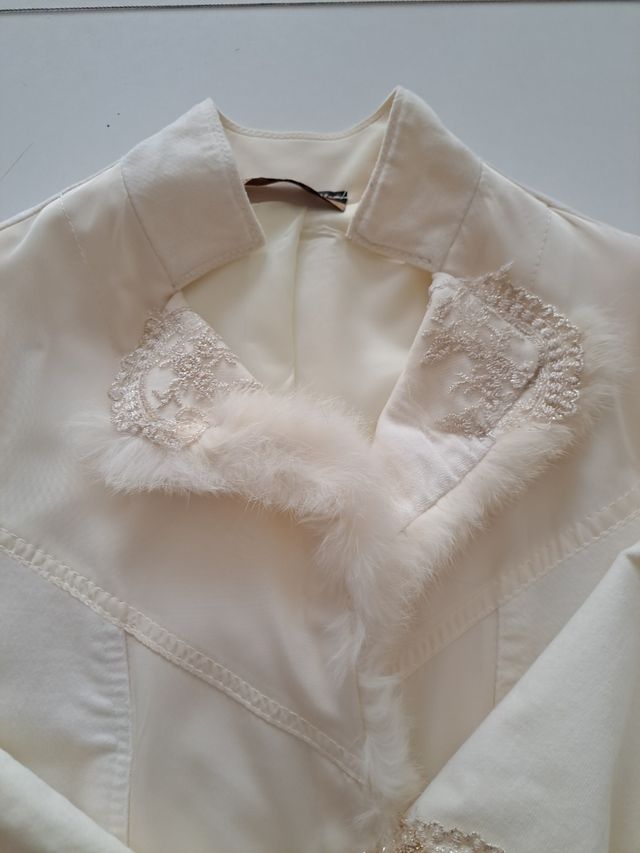 Jaquetita vestir ribeteada con piel de conejo nat.