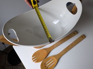 Fuente porcelana + cubiertos bambú