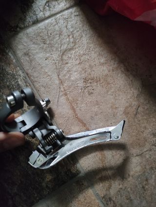 Desviador delantero Shimano tiagra.