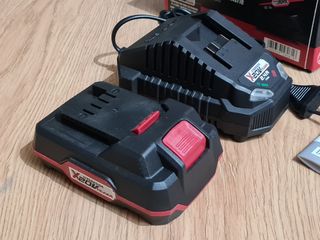 Cargador y batería 20v, 2Ah 