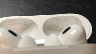 AirPods Pro 2 con custodia di ricarica MagSafe 