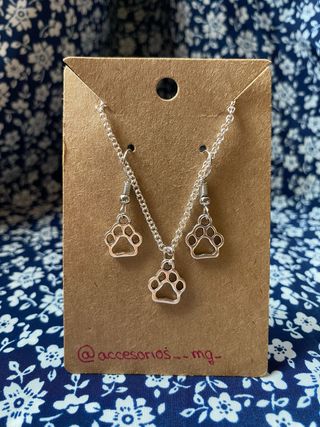 Conjunto pendientes y colgante con cadena huella