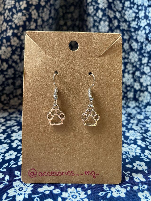 Conjunto pendientes y colgante con cadena huella