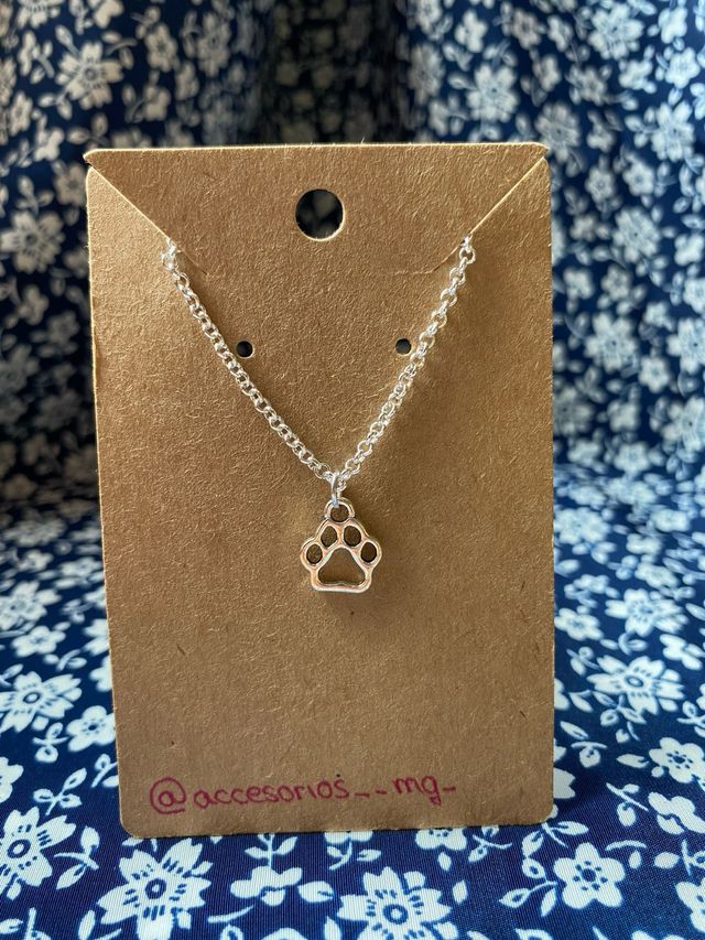 Conjunto pendientes y colgante con cadena huella